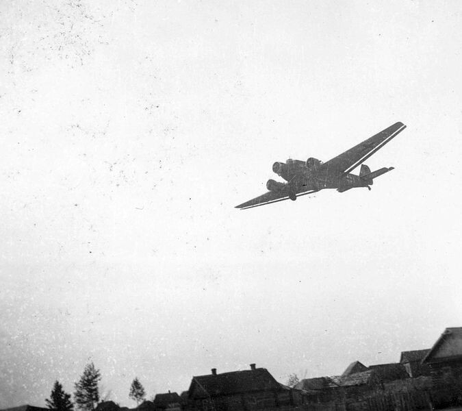 Ju-52 en vuelo.