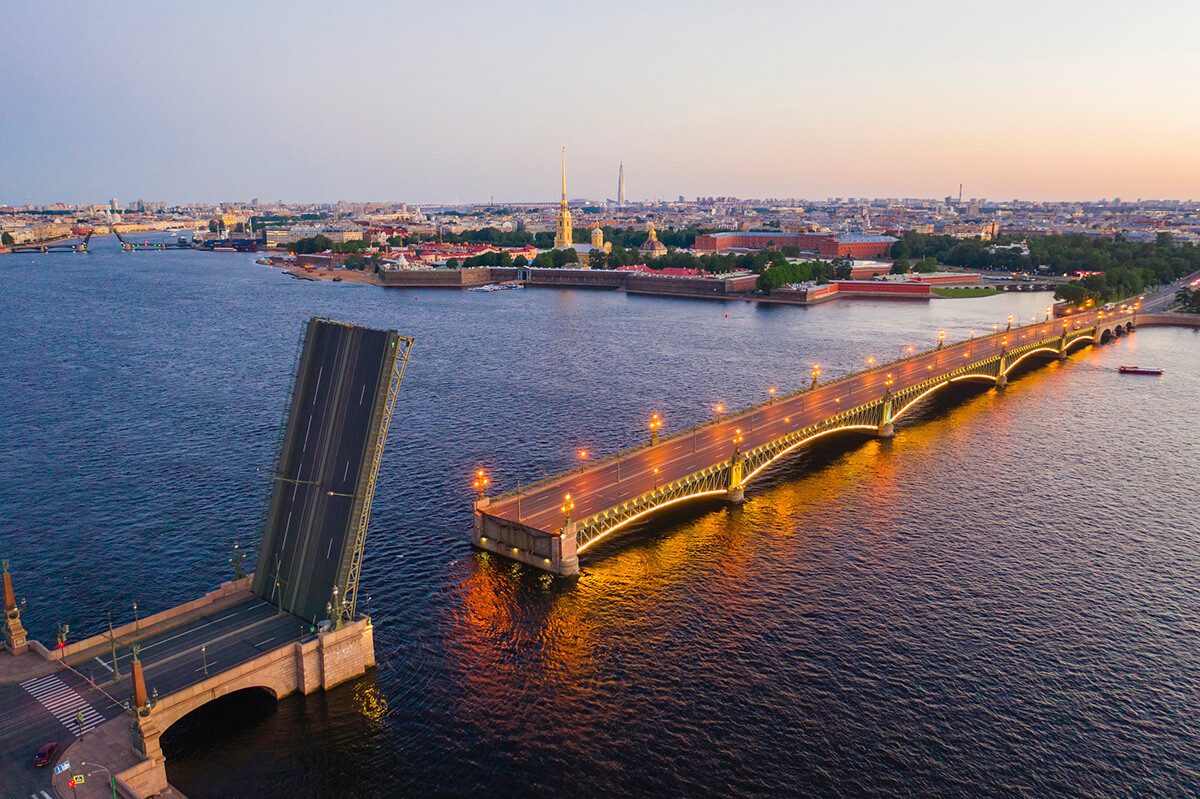 Trinity Bridge. White nights in Petersburg.