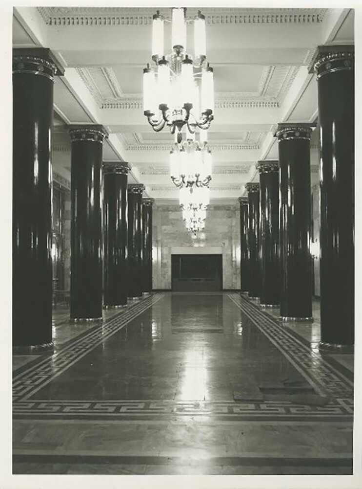 Hall d'entrée de l'immeuble, années 1950
