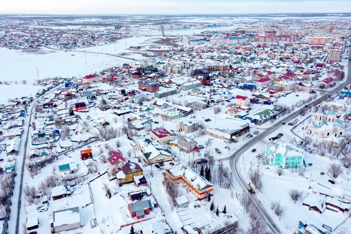 Salekhard, il capoluogo del Circondario autonomo Jamalo-Nenets, sorge esattamente sul Circolo polare artico