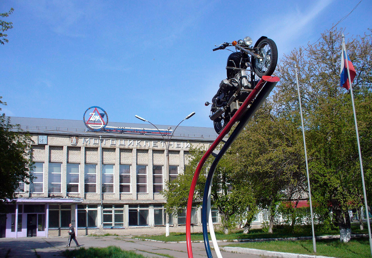 Producción de motocicletas Ural en la fábrica de motocicletas Irbit.