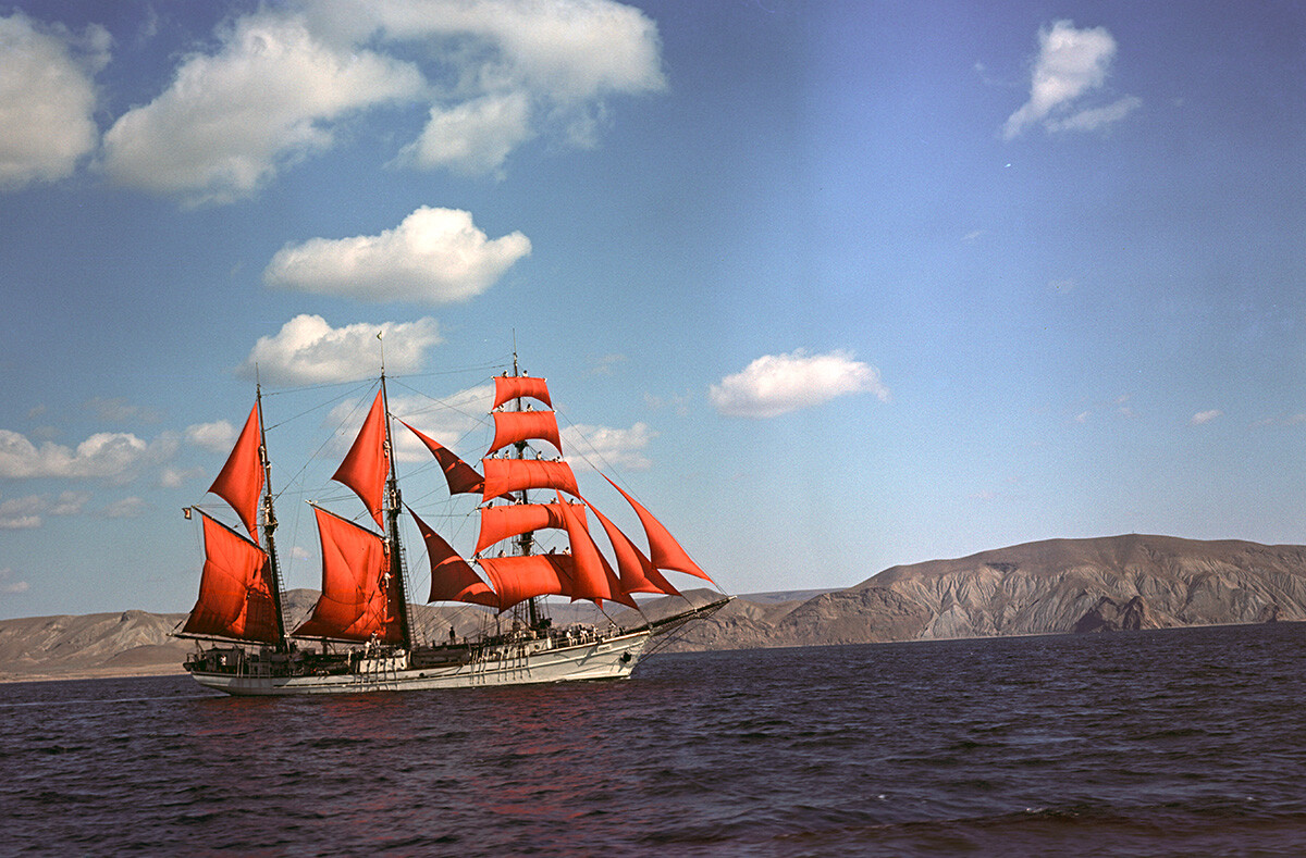 Ein Standbild aus dem Film „Purpurrote Segel“, 1961.