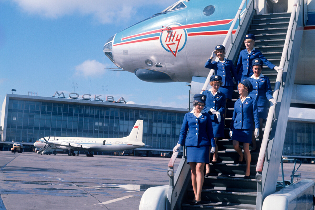 Assistenti di volo all’aeroporto di Domodedovo, Mosca, 1974
