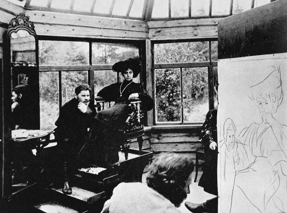 Maria Andrejewa und Maxim Gorki posieren für den Künstler Ilja Repin.
