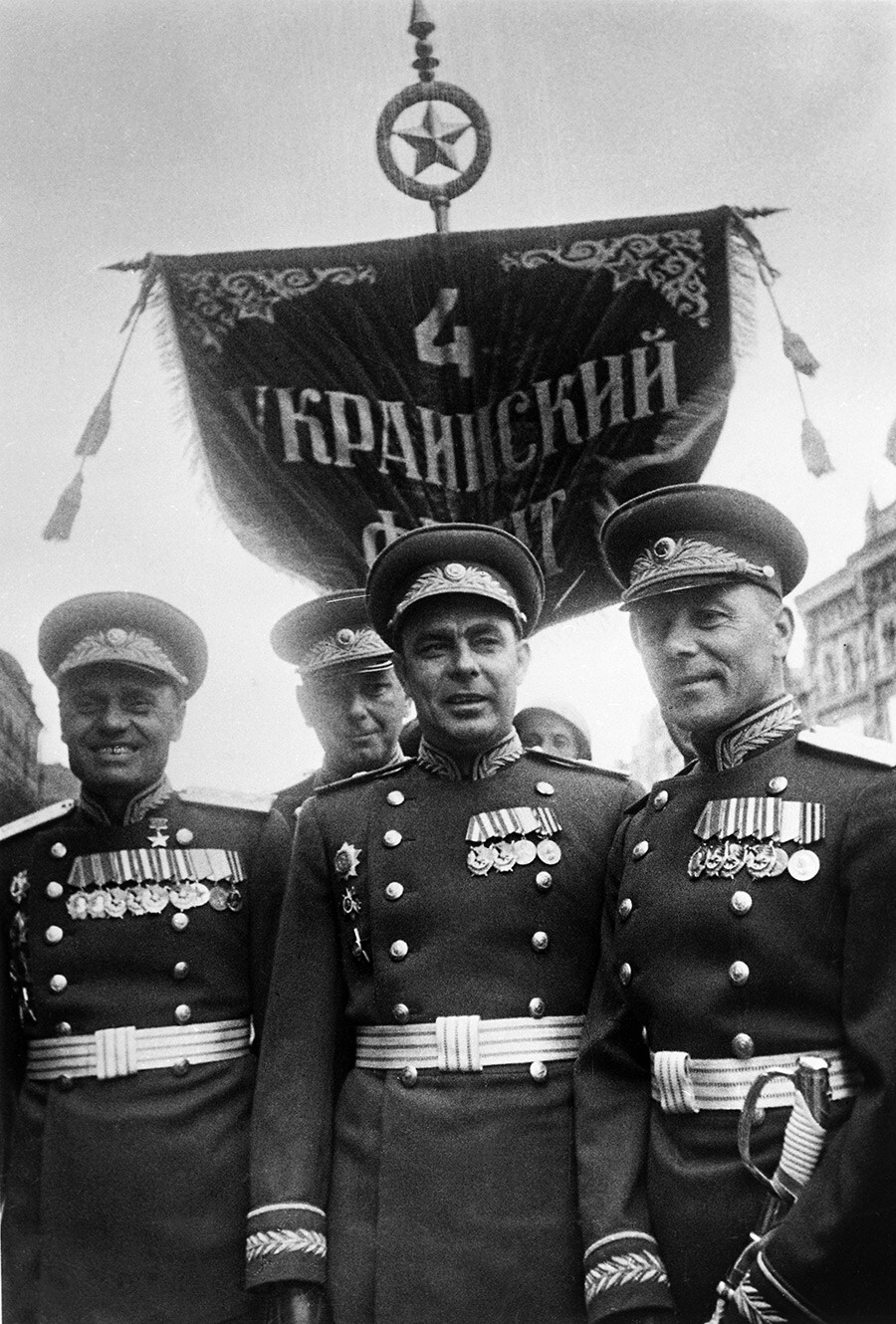 Leonid Breschnew während der Siegesparade auf dem Roten Platz.