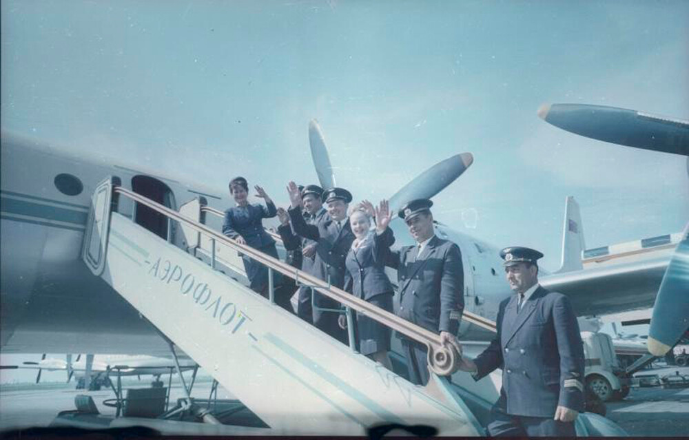 Piloten und Flugbegleiter von Aeroflot, 1960er Jahre.