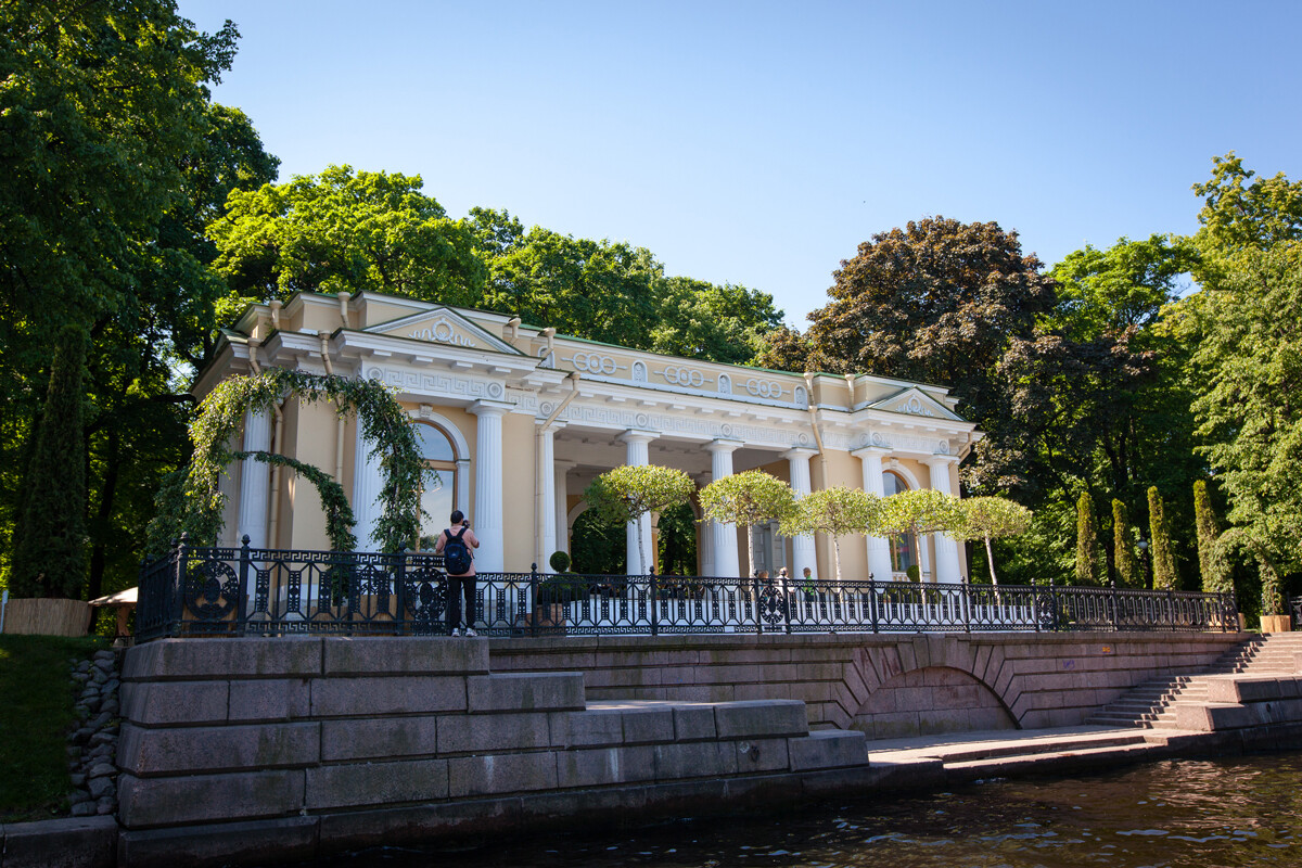 Rossi's Pavilion in the Mikhailovsky Garden
