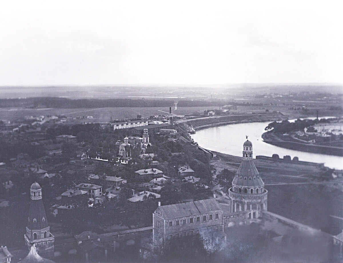 A view from the bell-tower of Simonov monastery, 1913