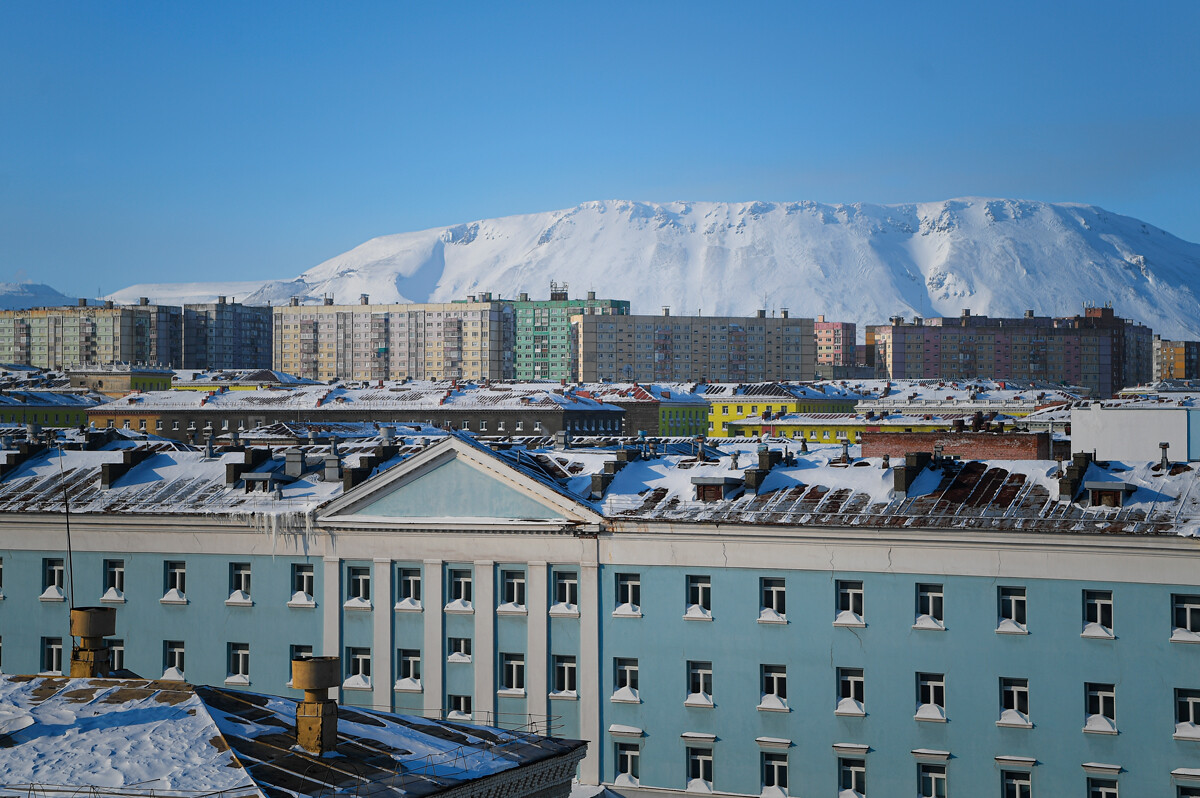 Norilsk, industrijsko mesto s 175.000 prebivalci na severu Krasnojarske pokrajine v Sibiriji