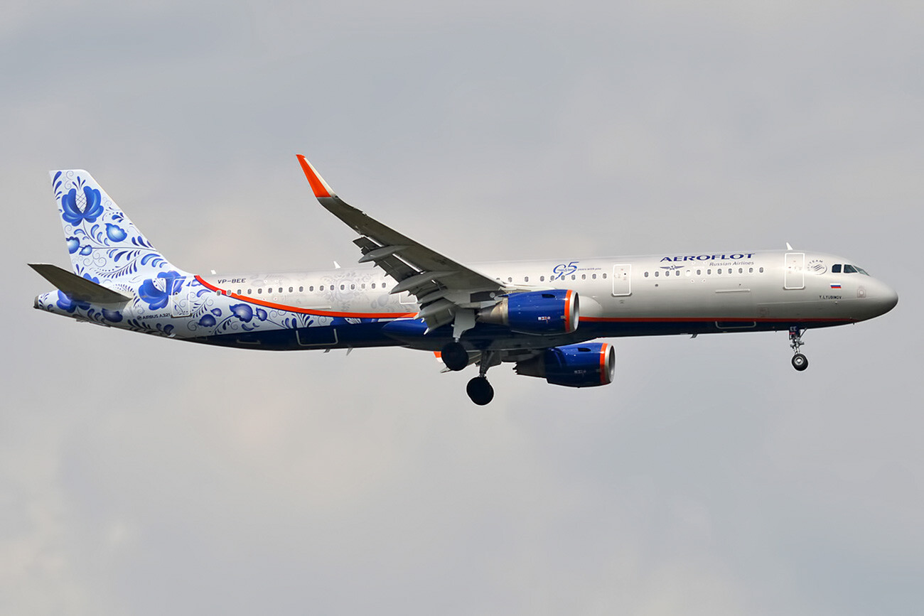 Aeroflot (95 años de librea), VP-BEE, Airbus A321-211.