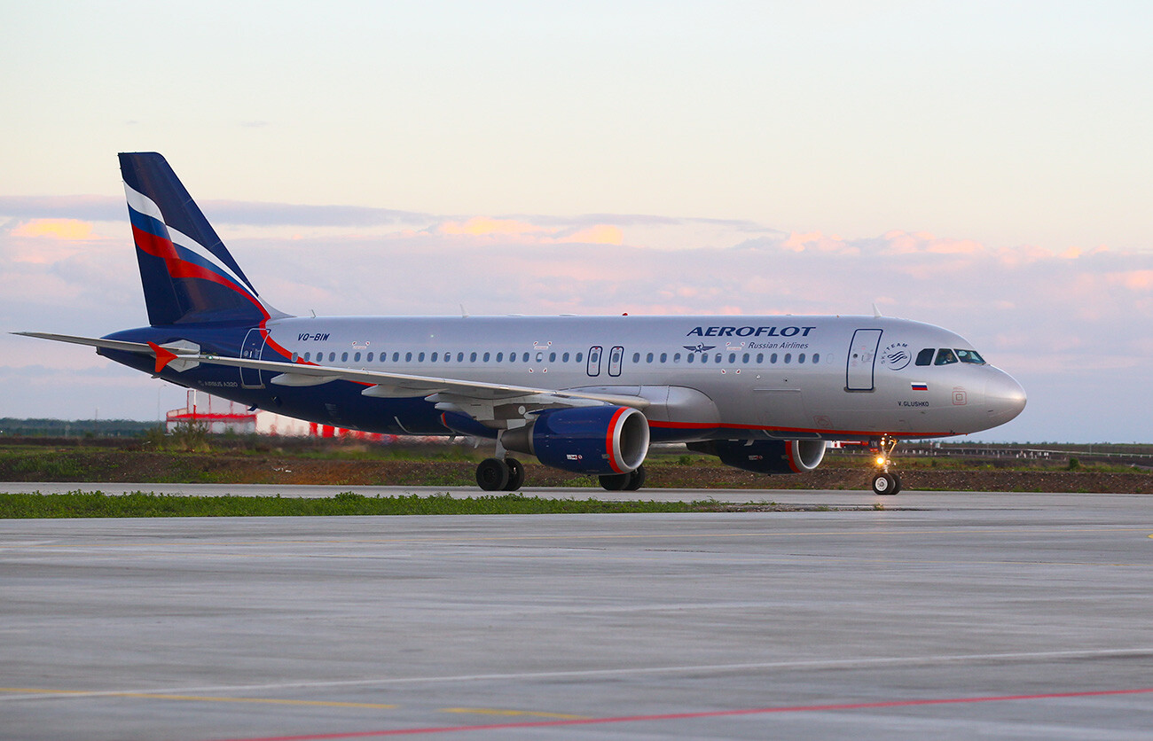 Un avión de Aeroflot con la selección nacional de Panamá a bordo aterriza en el aeropuerto de Saransk.