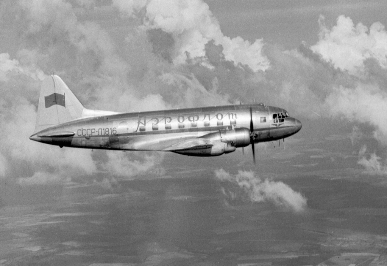 Avion de transport de passagers à grande vitesse IL-12

