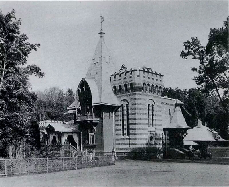 Петровский парк. Дача Морозова Ивана Викуловича. Фото 1896 г. Дача снесена, сейчас на этом месте жилые дома №16 и №18 по Петровско-Разумовской аллее