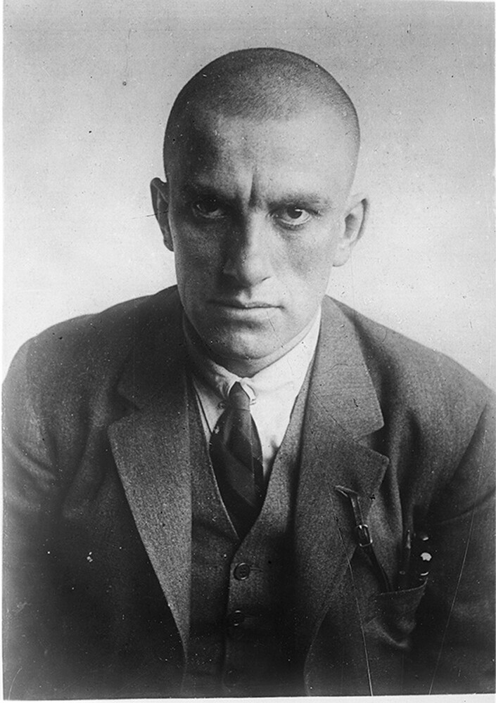 Vladimir Majakovskij nel 1924
