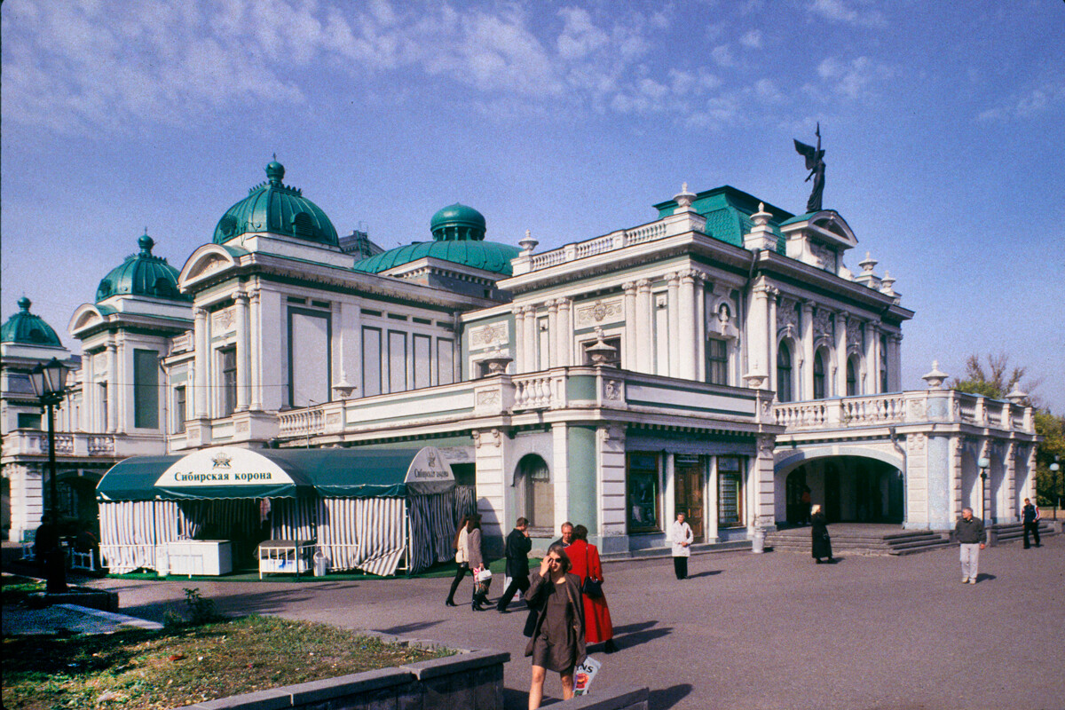 Teatro Dramático de Omsk, calle Lenin 8A. 15 de septiembre de 1999