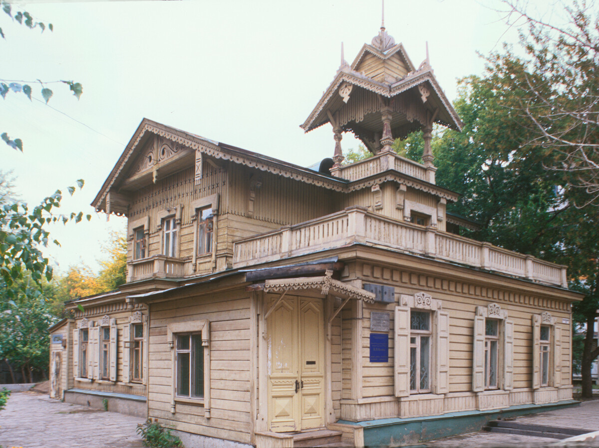 Casa de Philip Shtumfp (calle Valijanov 10), construida a principios del siglo XX para un destacado agrónomo, empresario y activista cívico. 19 de septiembre de 1999