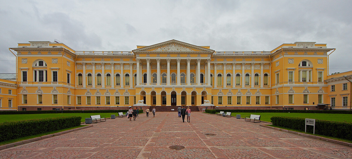 Sankt Peterburg, Rusija. Mihajlovska palača (glavna stavba Ruskega muzeja). 