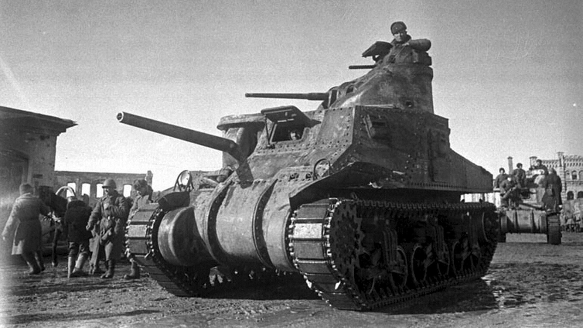 Tank ringan M3 'Lee' Soviet.