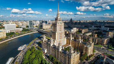 Легендарните облакодери на Москва: Хотелот „Украина“, последната од „седумте сестри“