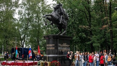 10 curiosidades sobre o “Cavaleiro de Bronze”, icônica estátua de São  Petersburgo - Russia Beyond BR