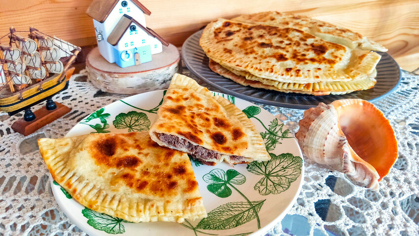 If you like meat pies, master this tasty tatar ‘yantyk’ that’s fried without oil. 