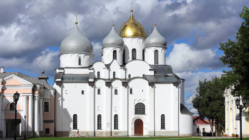 La cattedrale di Santa Sofia (della Santa Saggezza di Dio) all’interno del Cremlino di Velikij Novgorod 