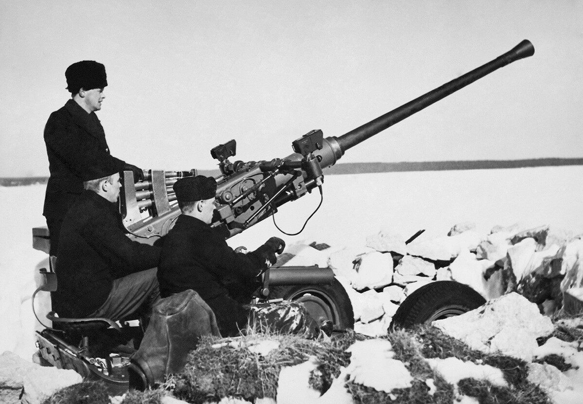 Canon antiaérien sur l’île de Gotland, en Suède, en mars 1940