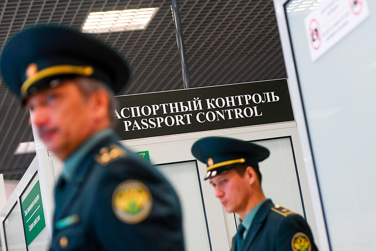 Območje kontrole potnih listov na mednarodnem letališču v Kazanu. 
