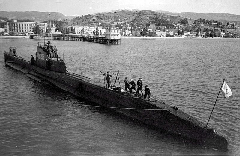  Submarino soviético ShCh-203 de la clase 'Shchuka' en Sujumi. 1942-1943.