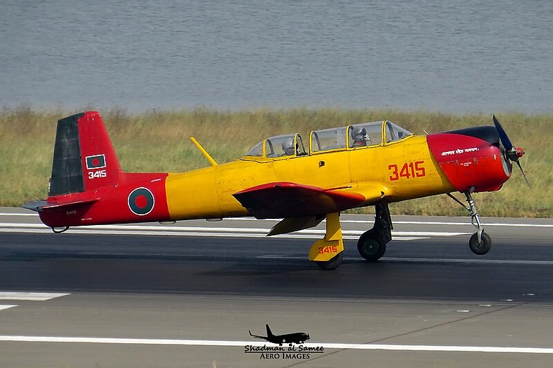 Versión china del Yak-18 usada por Bangladesh.