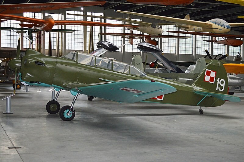 Yak-18 expuesto en el Museo Lotnictwa Polskiego de Cracovia, Polonia