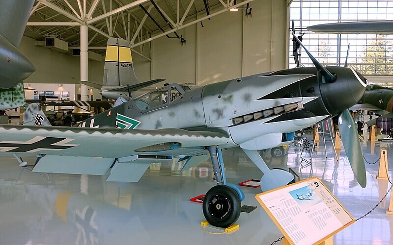 Messerschmitt G-10 exposto no Museum de Aviação e Espaço em McMinnville, Oregon, EUA. Este modelo exibe as cores do avião que Hartmann pilotou