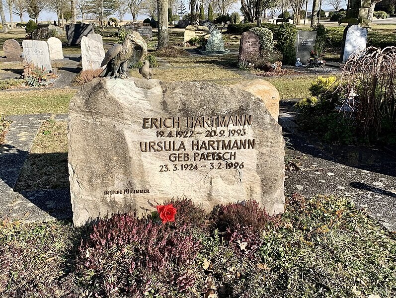 Túmulo de Erich Hartmann, falecido em 1993
