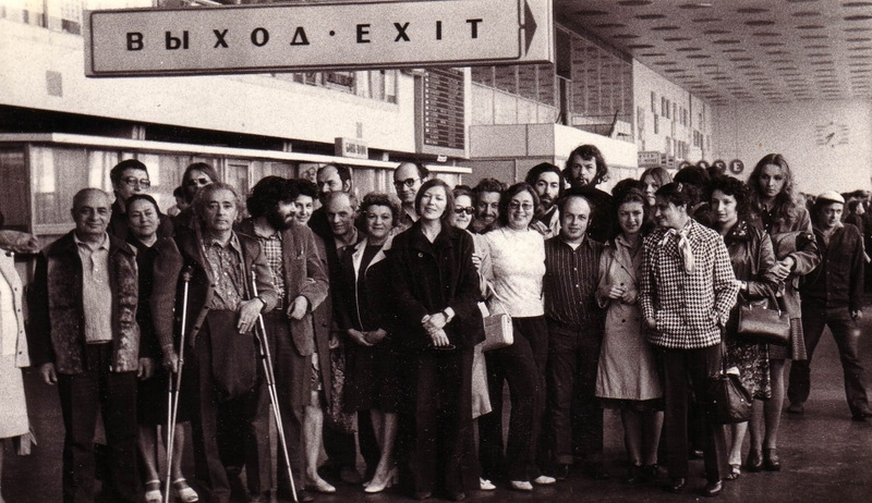 Perpisahan bagi mereka yang akan berangkat ke Israel di bandara Sheremetyevo Moskow, 1970-an