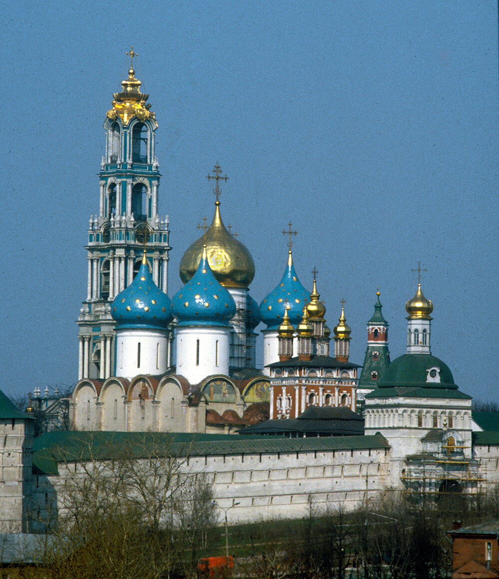 Sergiev Posad, Trinity-St. Sergius Monastery, southeast view. From left: Bell tower, Dormition Cathedral, Gate Church of Nativity of John the Baptist, Holy Gate & east wall.  April 18, 1980