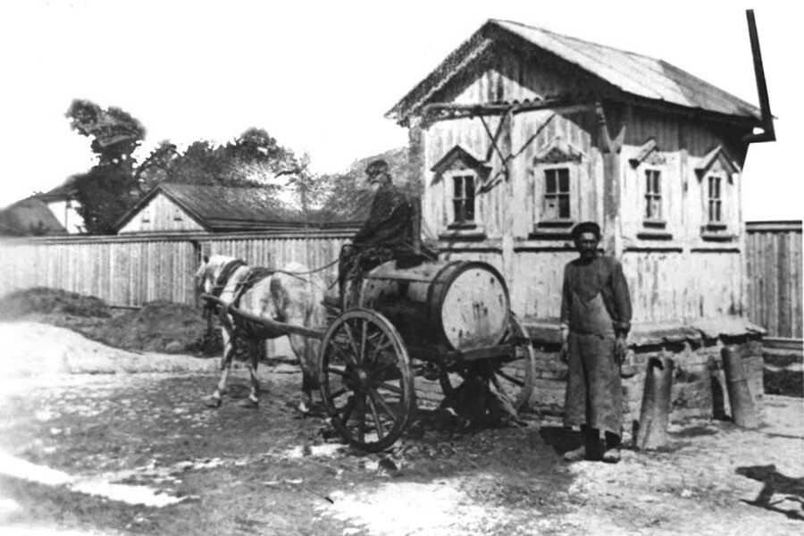 Gli “zolotari”, gli svuotacessi, in azione nel 1910