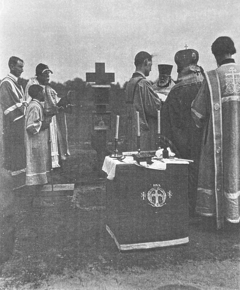 Consécration de la première pierre de l'église à Sainte-Geneviève-des-Bois