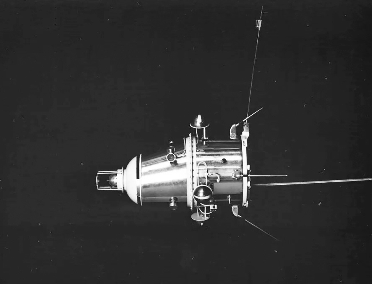 Советский Спутник «Луна-10».