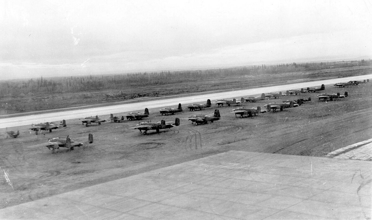 Bombarderos B-25 'Mitchell', A-20 'Boston' y cazas P-39 'Aerocobra', preparados para su entrega a la Unión Soviética.