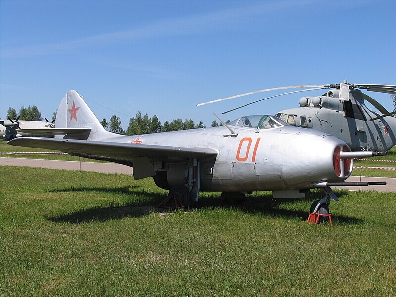 MiG-9 conservado en Monino (Moscú)