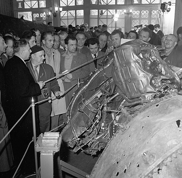 El motor del avión estadounidense Lockheed U-2 derribado, expuesto en el Parque Gorki.