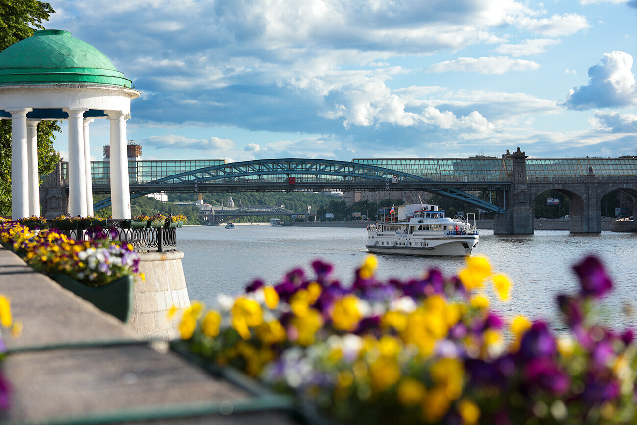 Golitsyn rotonda dan Jembatan Andreevsky