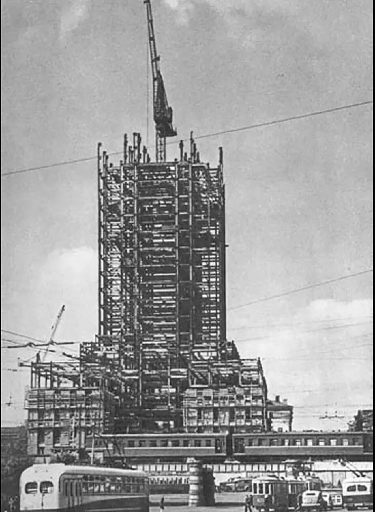 Изградбата на хотелот „Ленинград“


