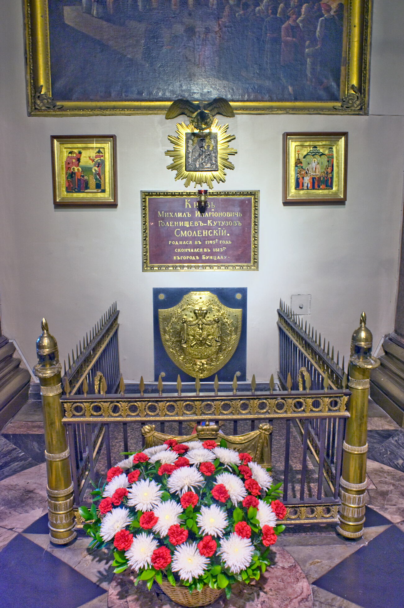 Catedral del Nuestra Señora de Kazán. Brazo norte, tumba del príncipe Mijaíl Golenishchev-Kutúzov. 31 de mayo de 2013