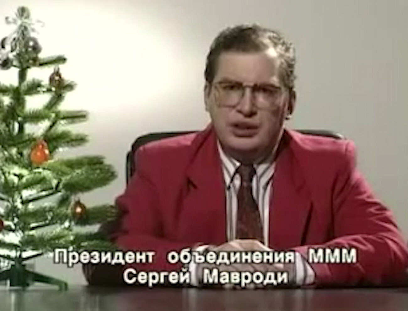 Sergej Mavrodi (1955-2018), fondatore della piramide finanziaria MMM, durante un discorso in tv