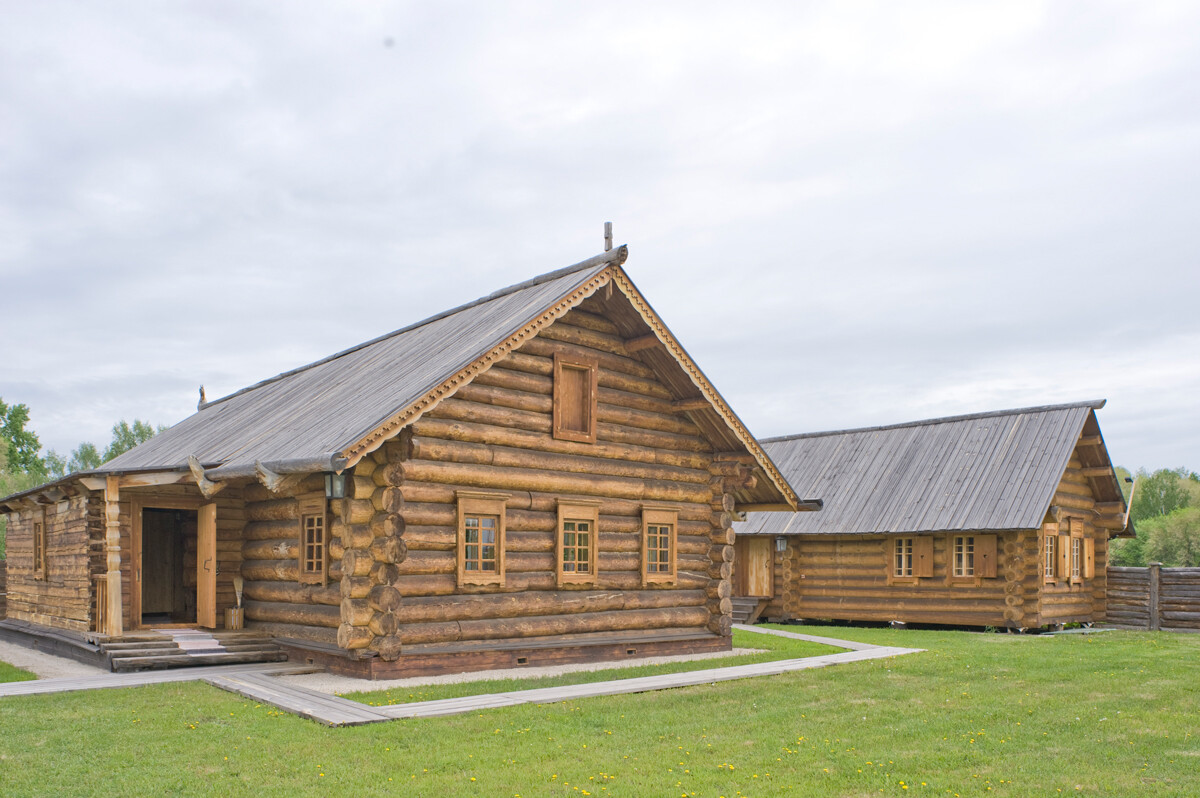 Riserva di Shushenskoe, “Nuovo villaggio” Casa contadina ricostruita del villaggio di Prospikhino. 26 maggio 2015

