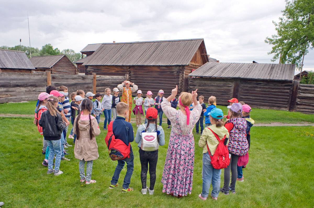 Riserva di Shushenskoe. Dimostrazione di danza popolare per i bambini delle scuole. 26 maggio 2015

