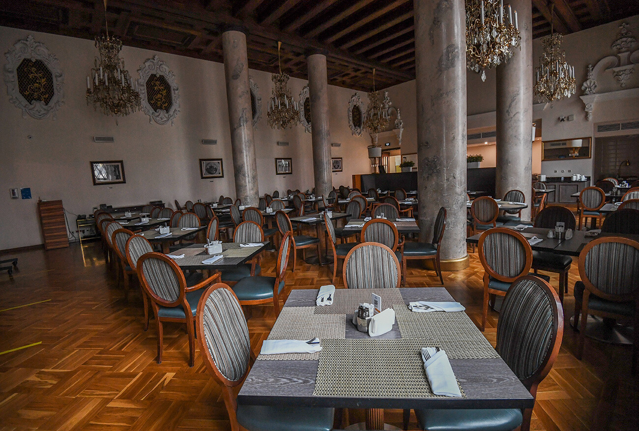 Restavracija v pritličju hotela Hilton Moscow Leningradskaya