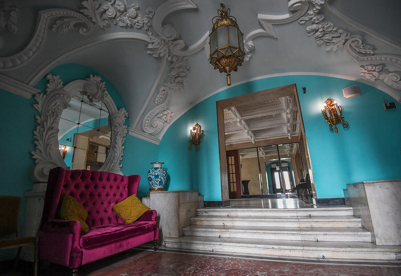Preddverje plesne dvorane hotela Hilton Moscow Leningradskaya