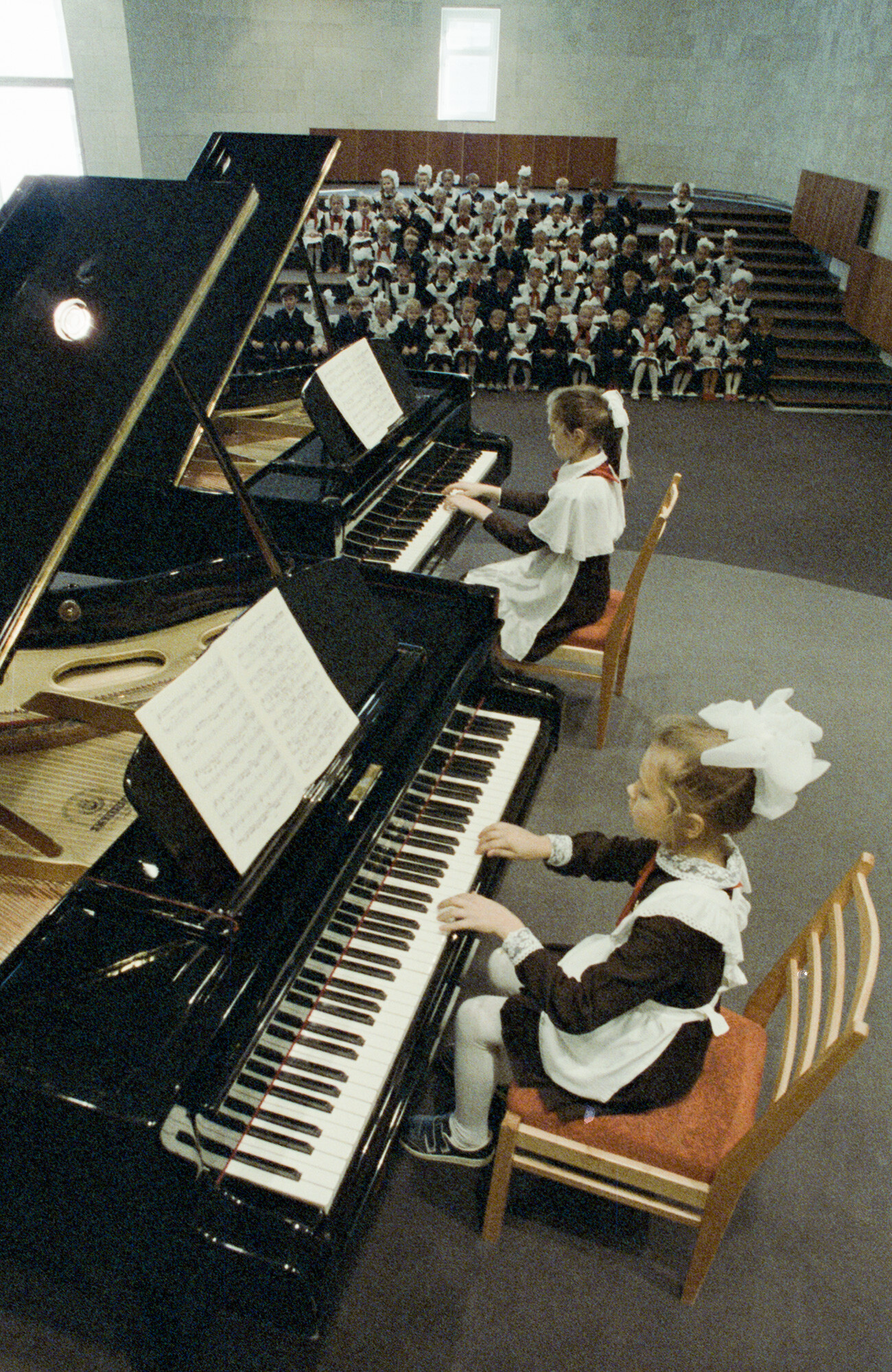 Konzert für die jüngsten Schüler im Kammersaal der Schule, 30. September 1988, Gorkij, UdSSR.